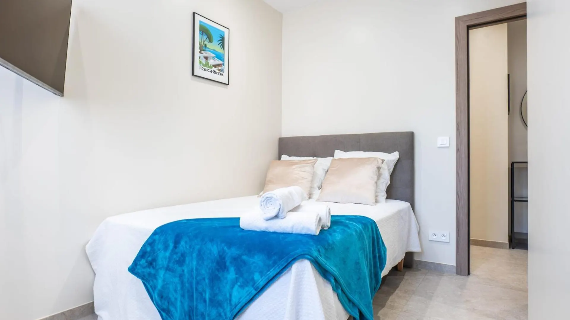 Garden-Level Apartment 10-Min On Foot To City Center Cannes France